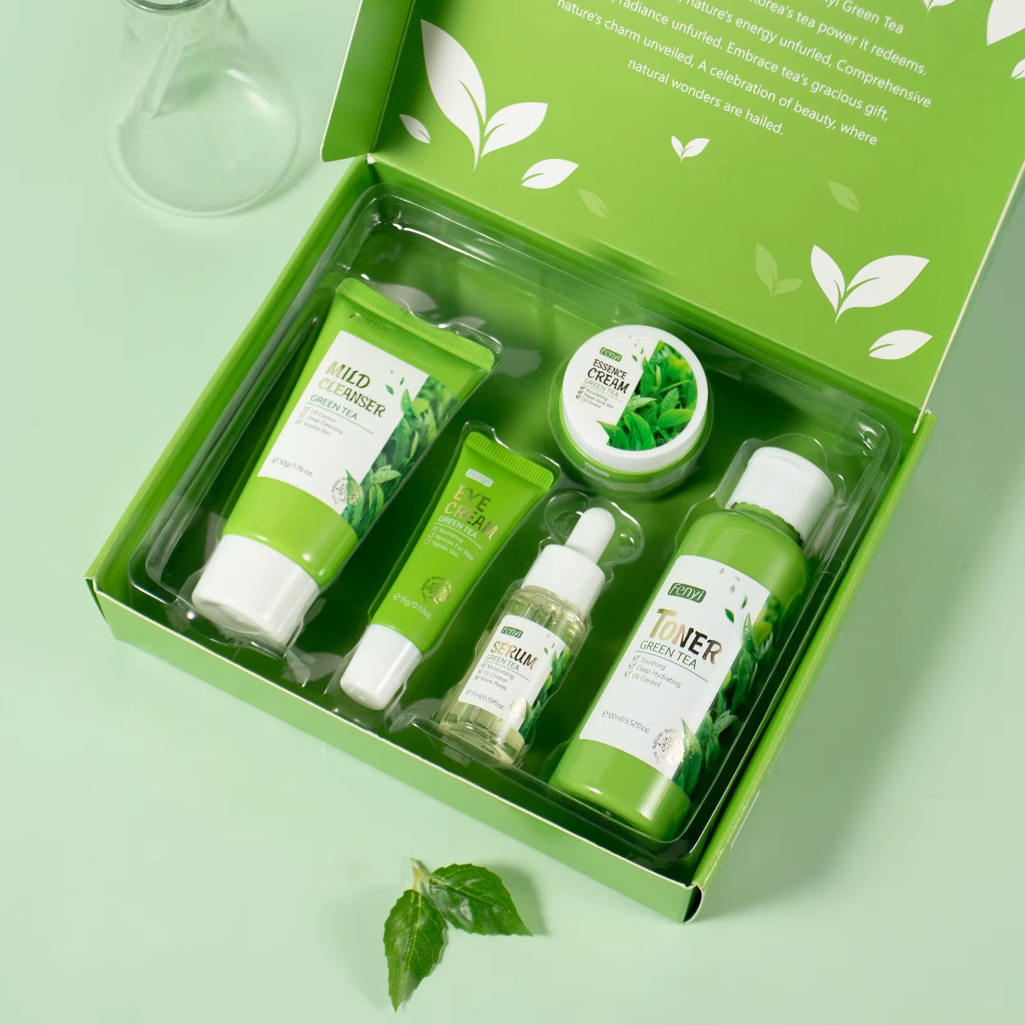 5Pcs/Box Skin Care Set Green Tea Facial Cleaner Soothes Skin Face Toner Tea Serum Moisturizing Cream Repairing Eye Cream Kits